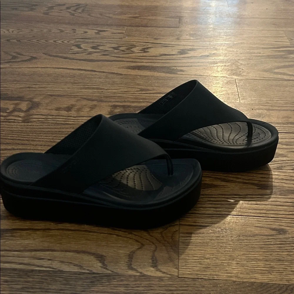 CROCS Black Platform Sandals - Picture 1 of 7